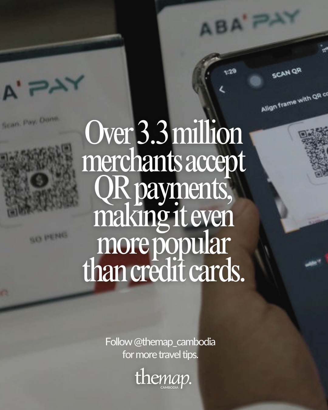Scan d'un code QR pour payer à un comptoir avec une borne ABA PAY au Cambodge