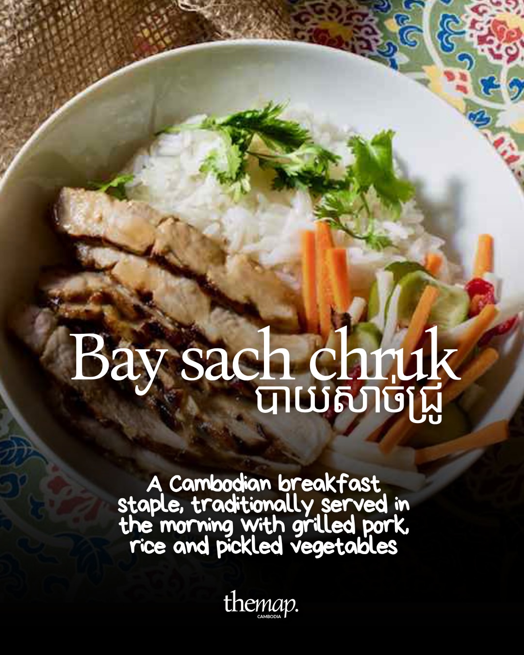 Bay sach chruk, porc grillé sur du riz avec carotte et concombre marinés